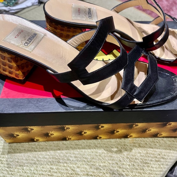 VINTAGE! Todd Oldham/Lerre Black leather sandals w/ Multi color woven heel 8 1/2 - Picture 3 of 7